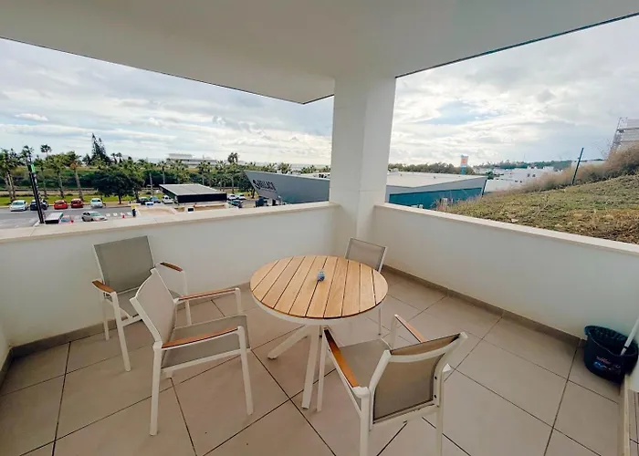 Elegant With Pool And Parking By Bebalmy *