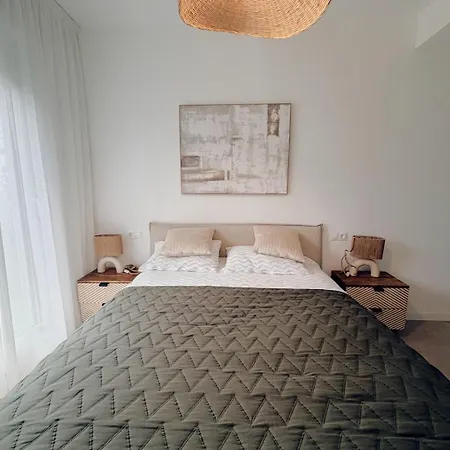 Apartment Elegant With Pool And Parking By Bebalmy *