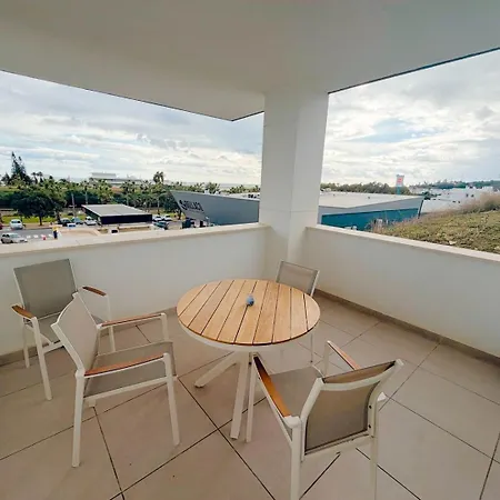 Elegant With Pool And Parking By Bebalmy *