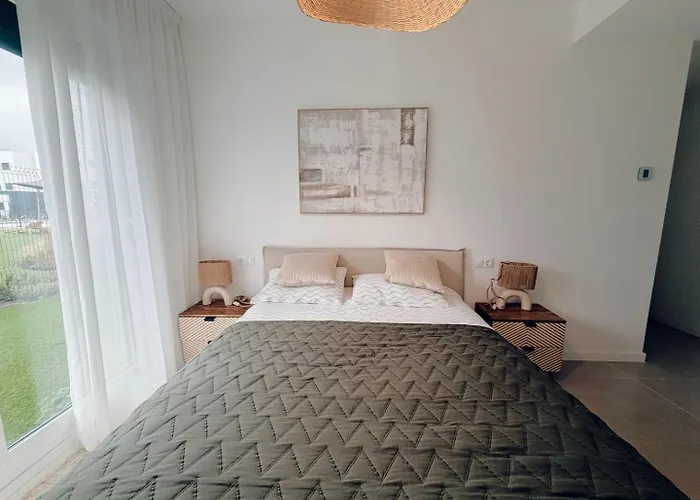 Apartment Elegant With Pool And Parking By Bebalmy *