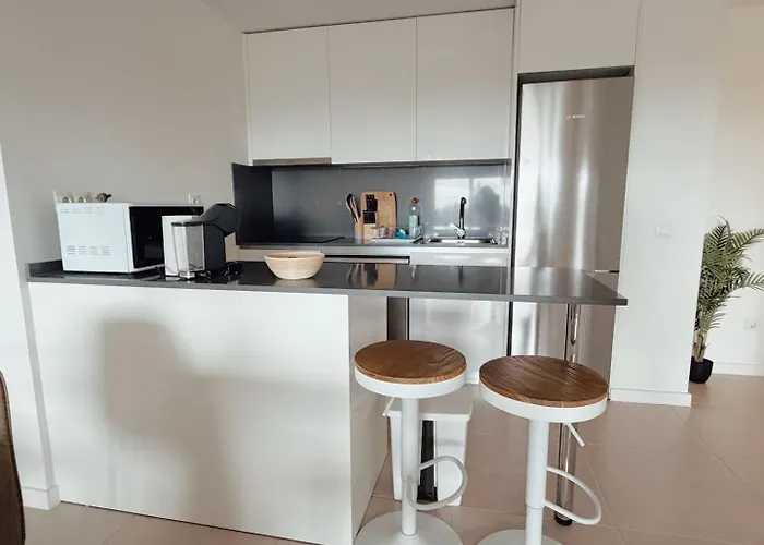 Elegant With Pool And Parking By Bebalmy Εστεπόνα