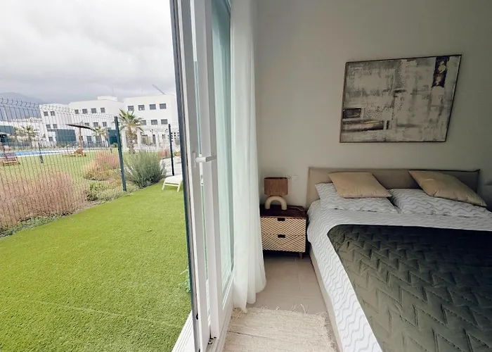 Elegant With Pool And Parking By Bebalmy Διαμέρισμα *